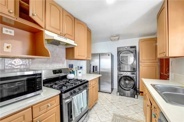 619 E Fairview, Inglewood, CA 90302