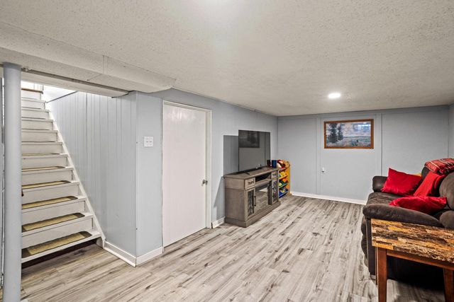 8421 17th AVENUE, Kenosha, WI 53143