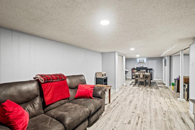 8421 17th AVENUE, Kenosha, WI 53143