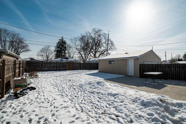 8421 17th AVENUE, Kenosha, WI 53143