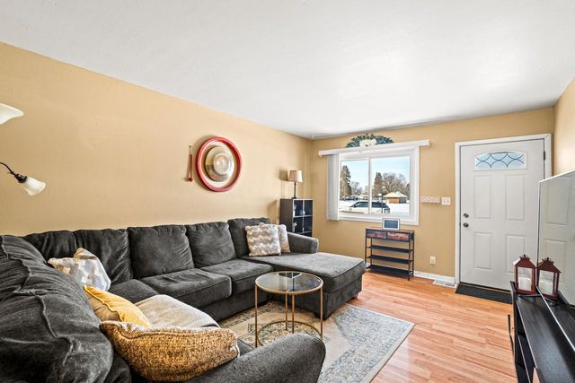 8421 17th AVENUE, Kenosha, WI 53143