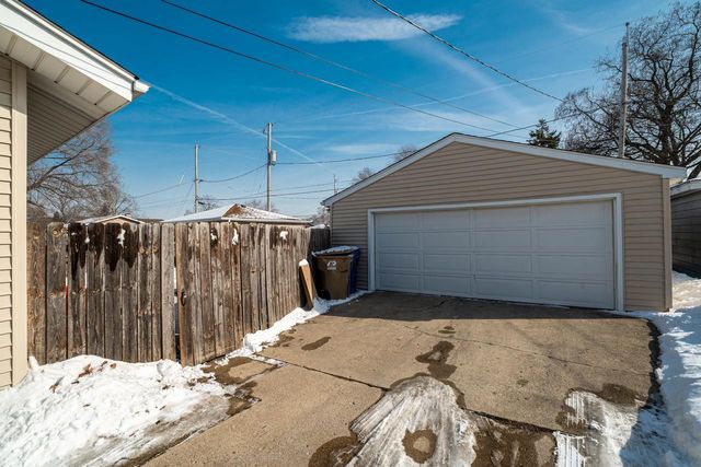 8421 17th AVENUE, Kenosha, WI 53143