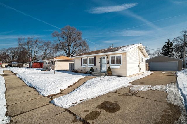 8421 17th AVENUE, Kenosha, WI 53143