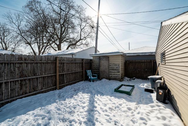 8421 17th AVENUE, Kenosha, WI 53143