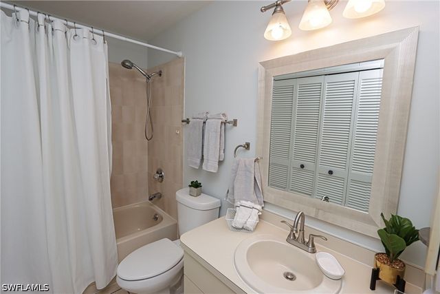 10805 Queen Anne LN 203, Naples, FL 34109