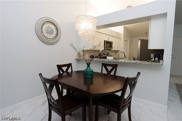 10805 Queen Anne LN 203, Naples, FL 34109