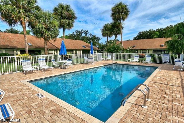 10805 Queen Anne LN 203, Naples, FL 34109