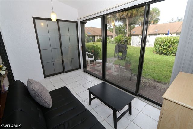 10805 Queen Anne LN 203, Naples, FL 34109