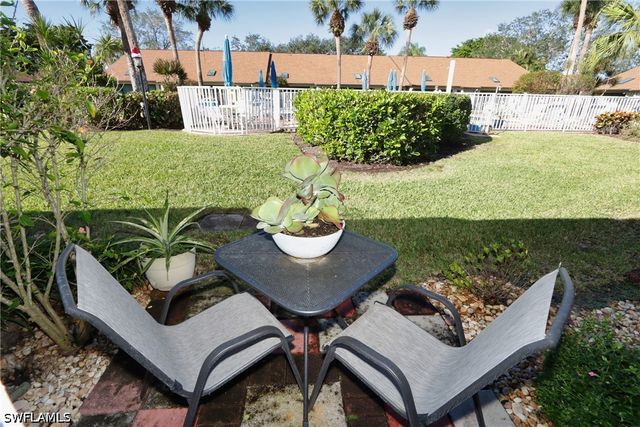 10805 Queen Anne LN 203, Naples, FL 34109