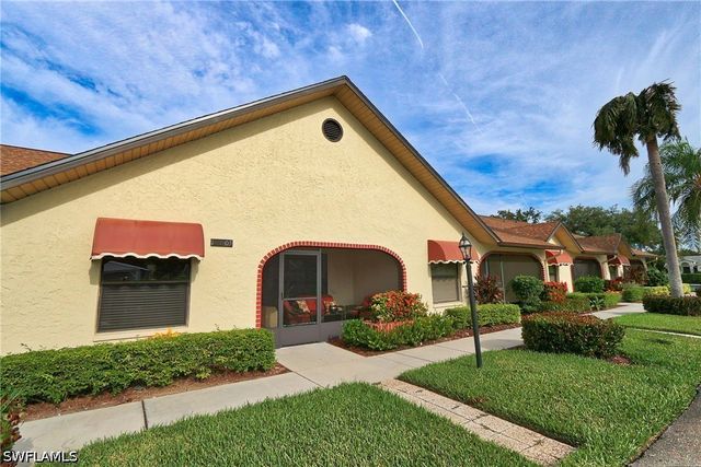 10805 Queen Anne LN 203, Naples, FL 34109