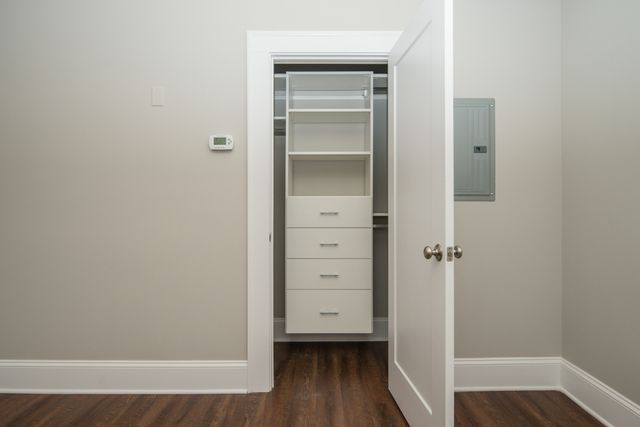 817 W Lakeside Place 206, Chicago, IL 60640