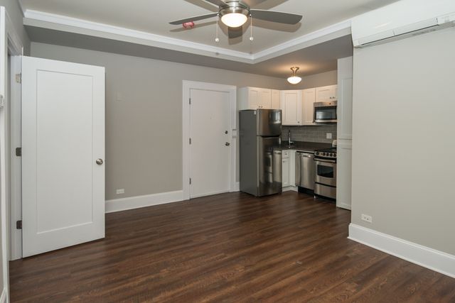 817 W Lakeside Place 206, Chicago, IL 60640