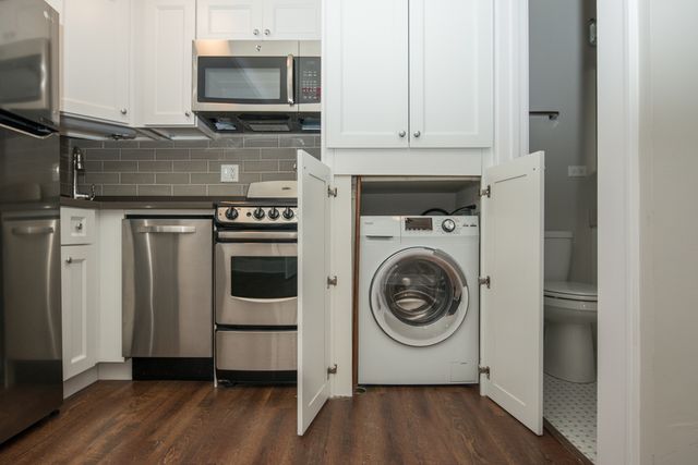 817 W Lakeside Place 206, Chicago, IL 60640