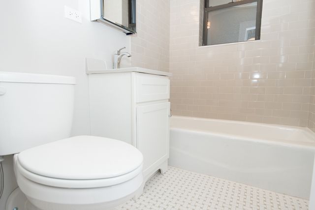 817 W Lakeside Place 206, Chicago, IL 60640