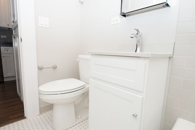 817 W Lakeside Place 206, Chicago, IL 60640