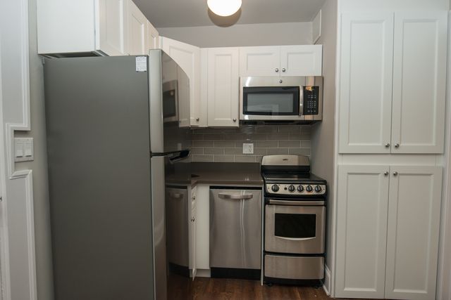 817 W Lakeside Place 206, Chicago, IL 60640