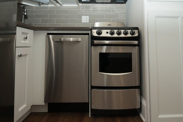 817 W Lakeside Place 206, Chicago, IL 60640