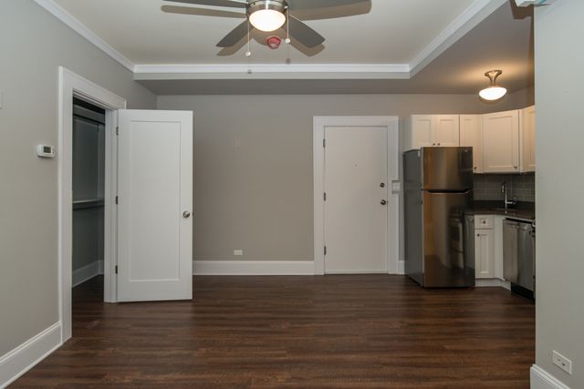 817 W Lakeside Place 206, Chicago, IL 60640