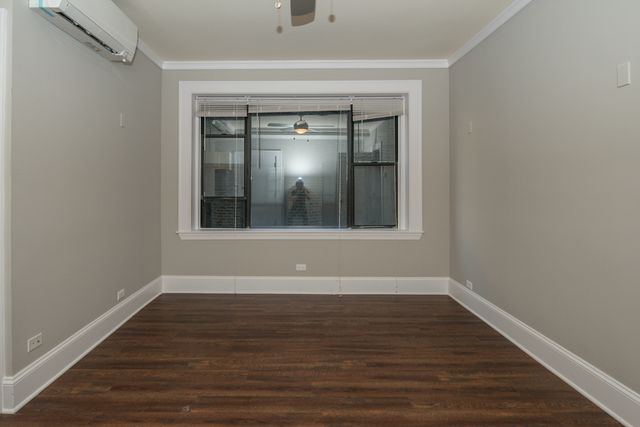 817 W Lakeside Place 206, Chicago, IL 60640