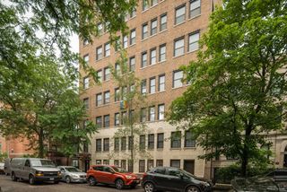 817 W Lakeside Place 206, Chicago, IL 60640