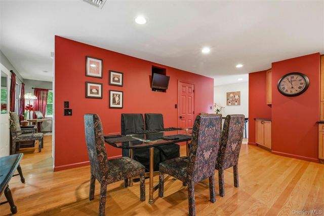 25 Edcris Lane, Huntington, NY 11743