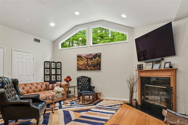 25 Edcris Lane, Huntington, NY 11743