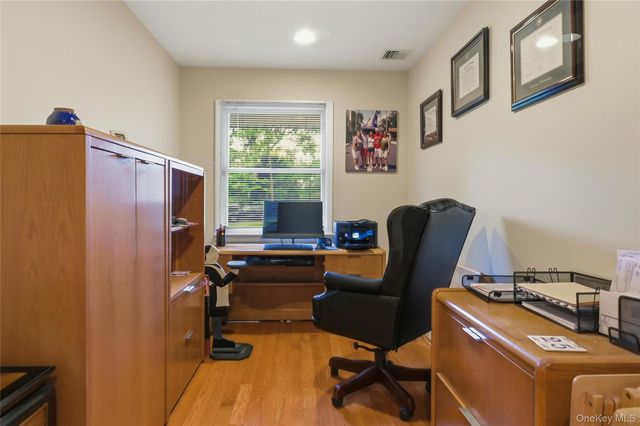 25 Edcris Lane, Huntington, NY 11743