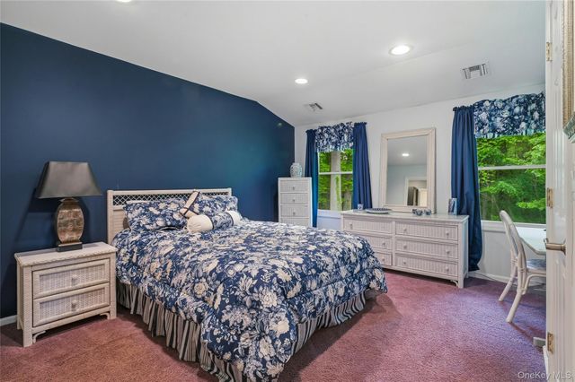 25 Edcris Lane, Huntington, NY 11743
