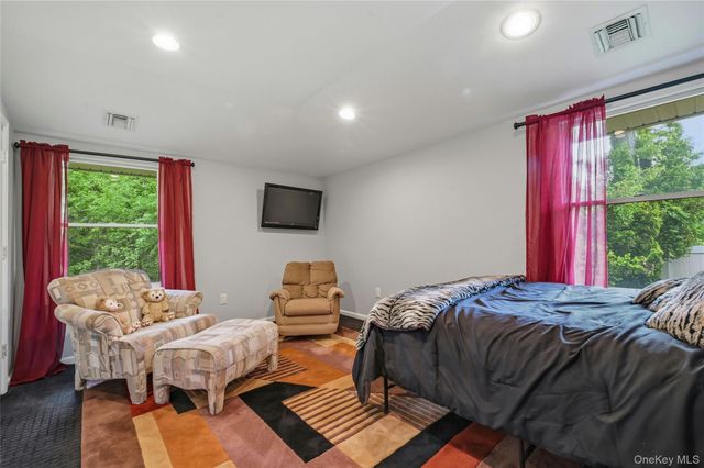 25 Edcris Lane, Huntington, NY 11743