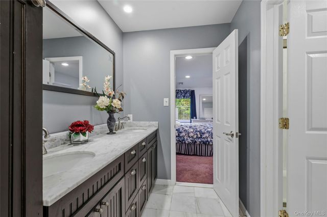 25 Edcris Lane, Huntington, NY 11743