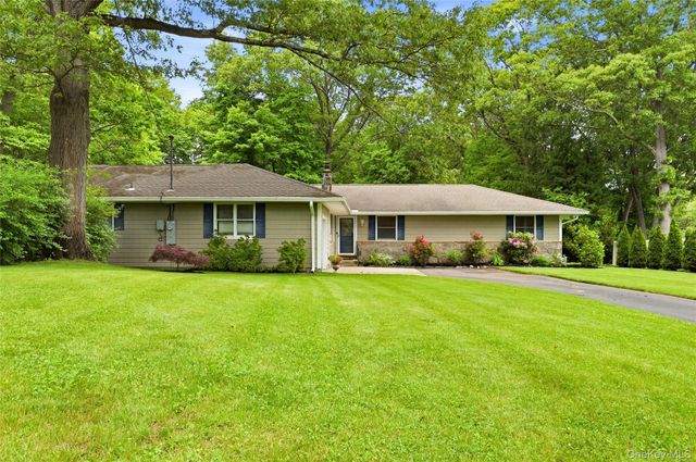 25 Edcris Lane, Huntington, NY 11743