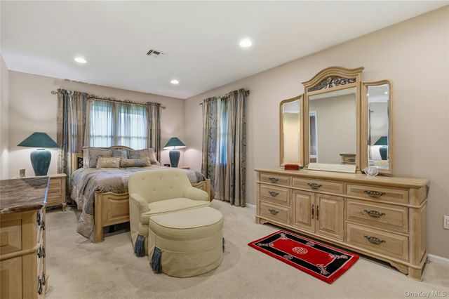 25 Edcris Lane, Huntington, NY 11743