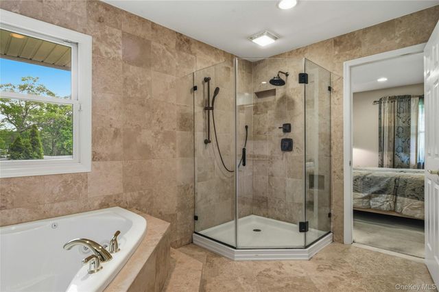 25 Edcris Lane, Huntington, NY 11743