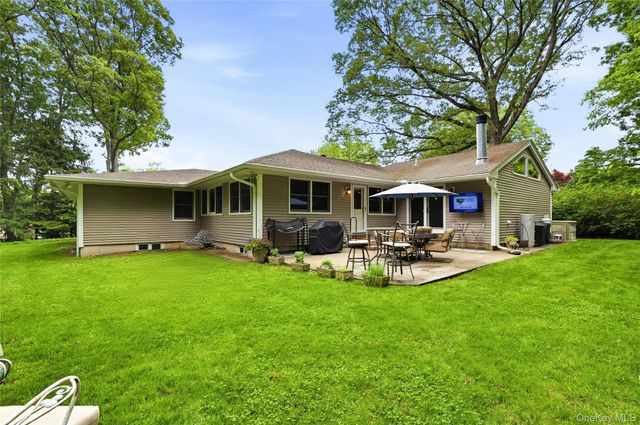 25 Edcris Lane, Huntington, NY 11743
