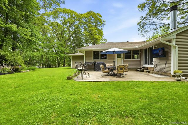 25 Edcris Lane, Huntington, NY 11743