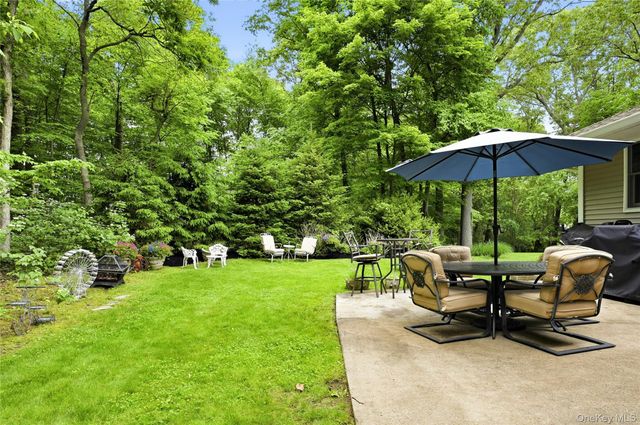 25 Edcris Lane, Huntington, NY 11743