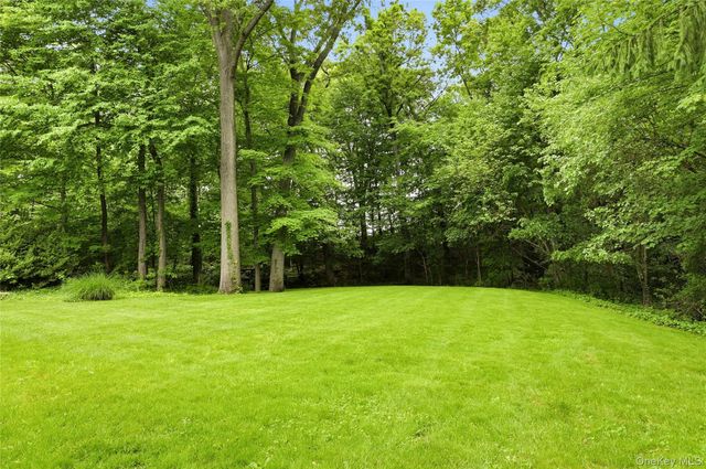 25 Edcris Lane, Huntington, NY 11743