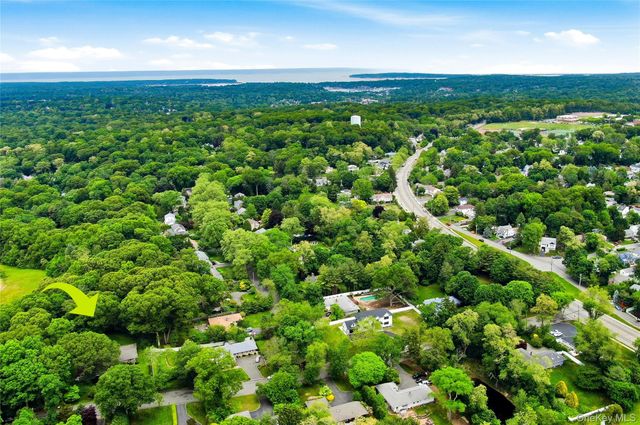 25 Edcris Lane, Huntington, NY 11743