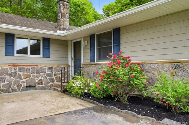 25 Edcris Lane, Huntington, NY 11743