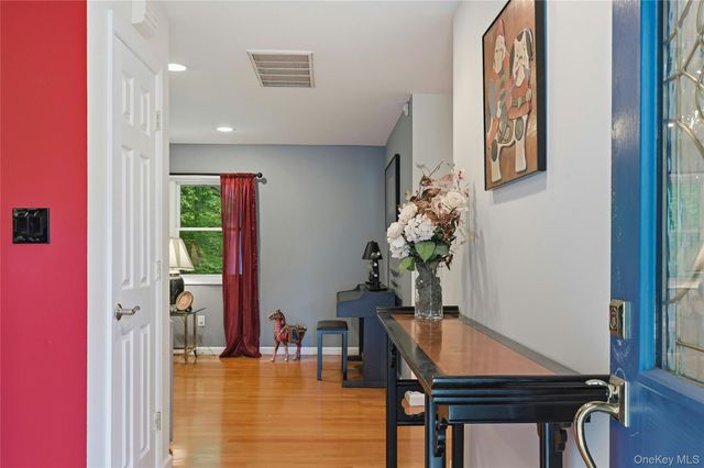 25 Edcris Lane, Huntington, NY 11743
