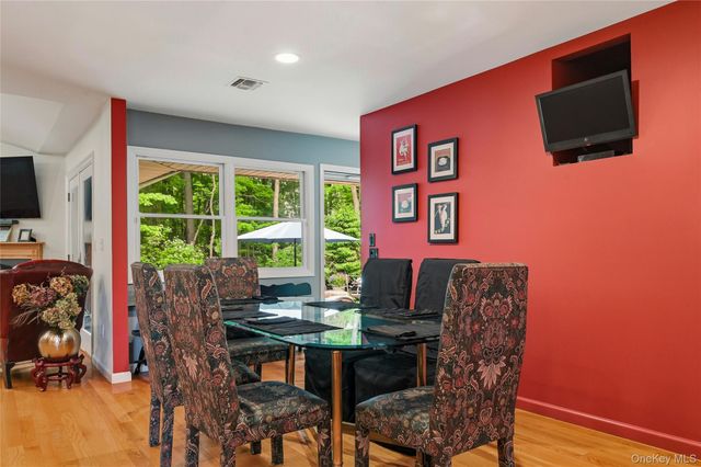 25 Edcris Lane, Huntington, NY 11743