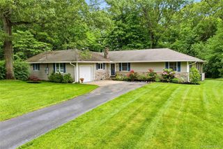 25 Edcris Lane, Huntington, NY 11743