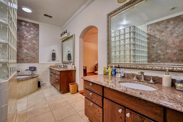 811 Farwell Drive, Madison, WI 53704