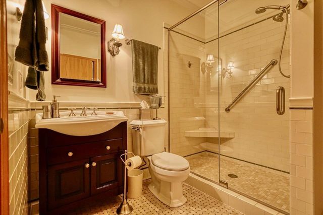 811 Farwell Drive, Madison, WI 53704