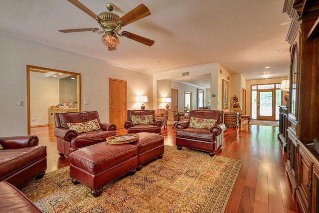 811 Farwell Drive, Madison, WI 53704