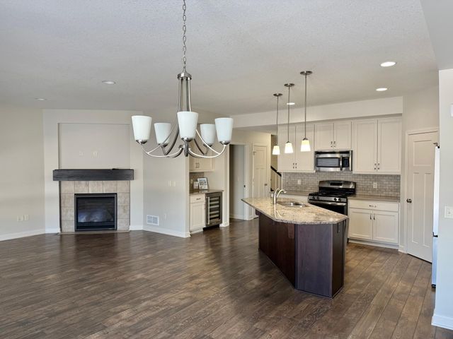 8824 Upper 7th Place N, Lake Elmo, MN 55042