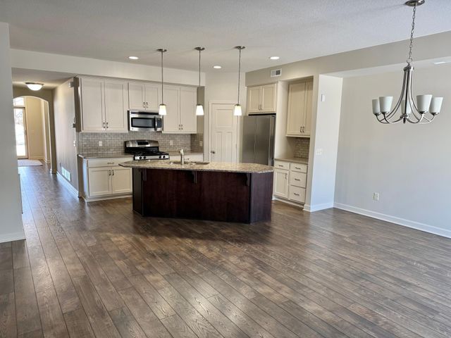 8824 Upper 7th Place N, Lake Elmo, MN 55042