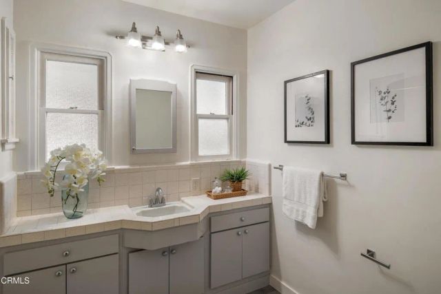2043 Pepper Drive, Altadena, CA 91001