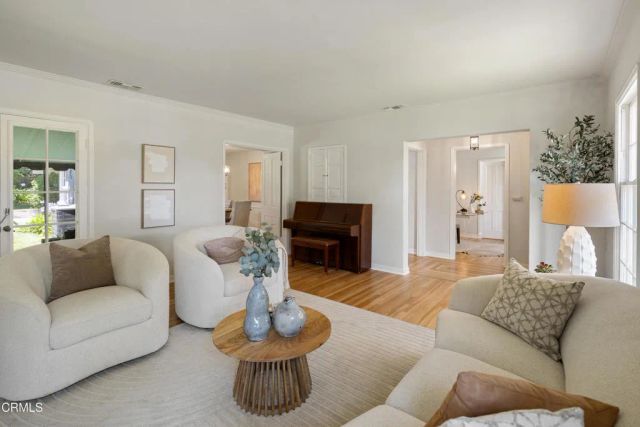 2043 Pepper Drive, Altadena, CA 91001