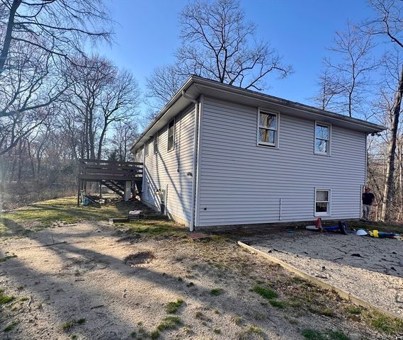 21 Park Dr, Attleboro, MA 02703